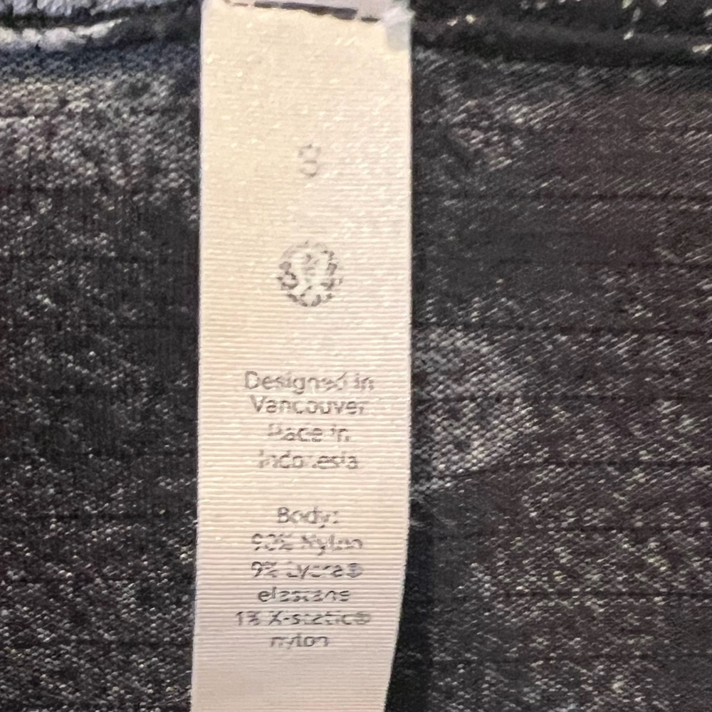 Lululemon Black/Gray Camo Print Women’s Short Sleeve Shirt
Size Small - Picture 5 of 5